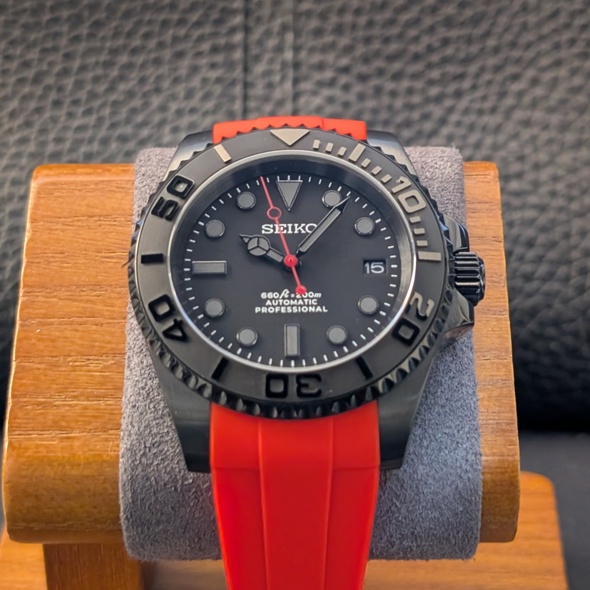 Dark Knight Redline – Automatic Seiko Mod