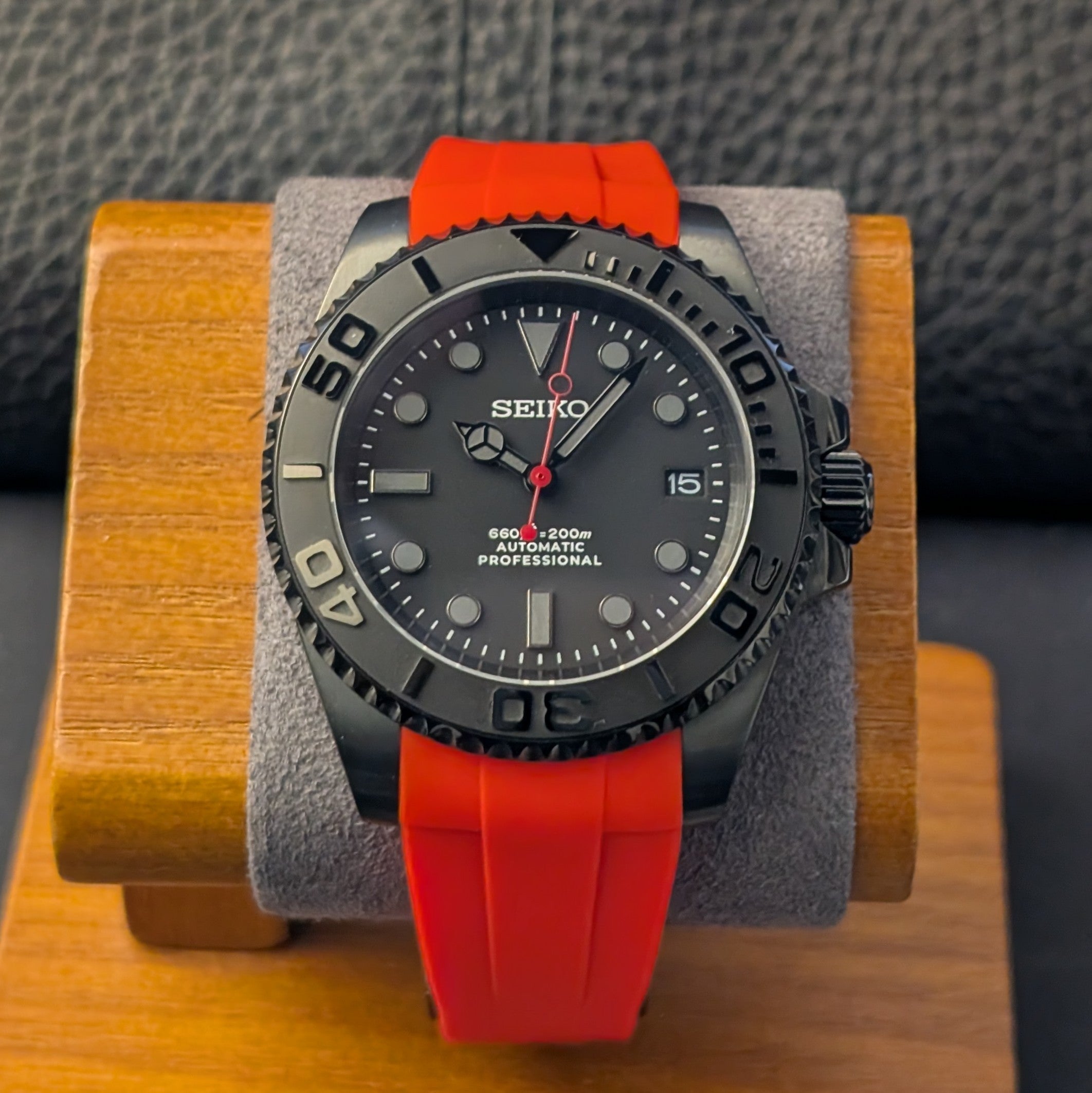 Dark Knight Redline – Automatic Seiko Mod
