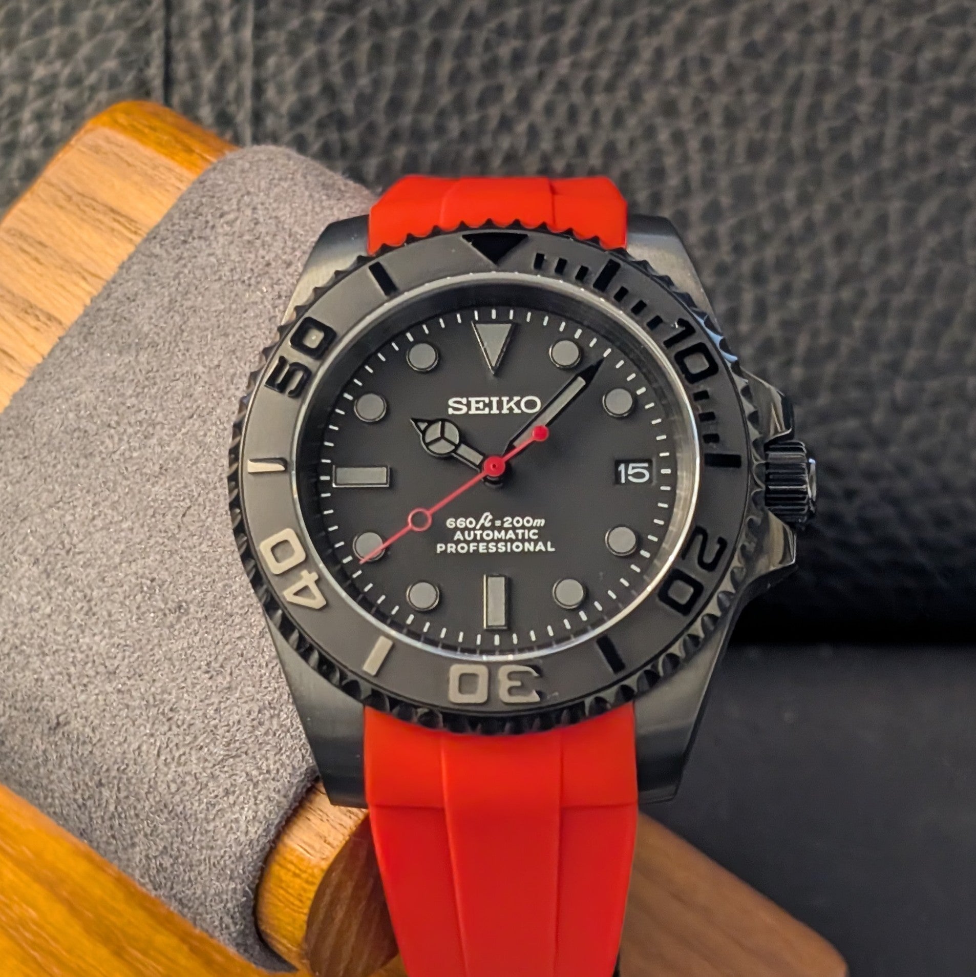 Dark Knight Redline – Automatic Seiko Mod